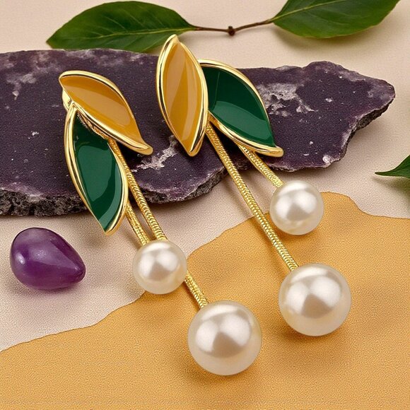 🆕️ Sparkling Leaf Dangle Pearl Drop Earrings 🍃 | Trendy Jewelry Design ✨ - Picture 12 of 12